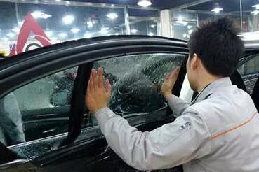 購車禮品不是越多越好，精明選擇值錢的汽車美容服務
